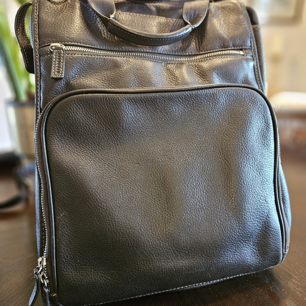 Levenger backpack.Pebbled Leather Bag Plaid Interior 🟫